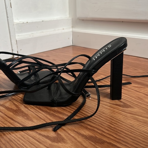 Strappy heels - Picture 3 of 3